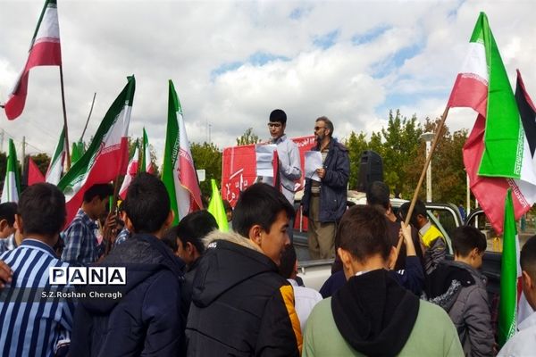 فریادهای کوبنده مردم شهر دستجرد خلجستان قم در راهپیمایی 13 آبان