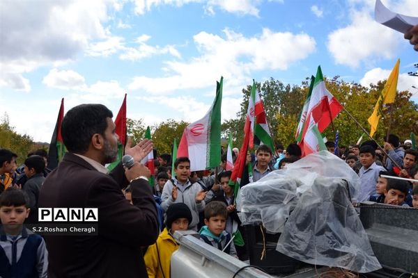فریادهای کوبنده مردم شهر دستجرد خلجستان قم در راهپیمایی 13 آبان