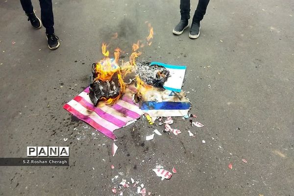 فریادهای کوبنده مردم شهر دستجرد خلجستان قم در راهپیمایی 13 آبان