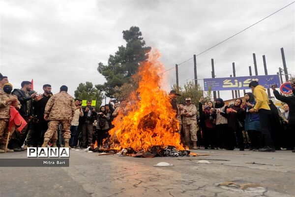 راهپیمایی مردم نیشابور در روز ۱۳ آبان
