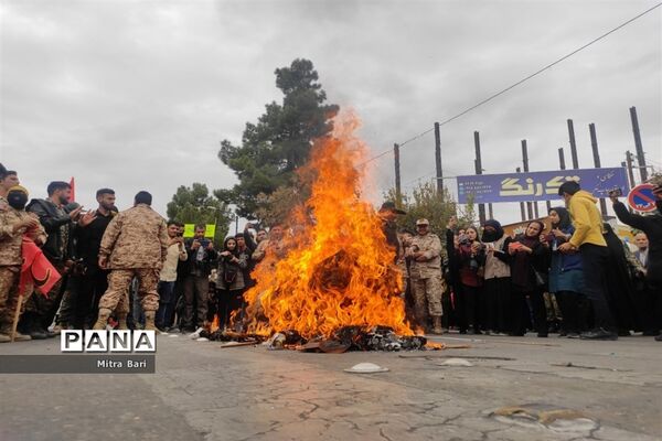 راهپیمایی مردم نیشابور در روز ۱۳ آبان