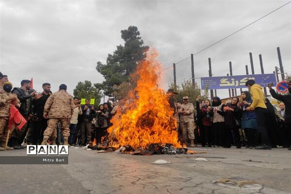 راهپیمایی مردم نیشابور در روز ۱۳ آبان
