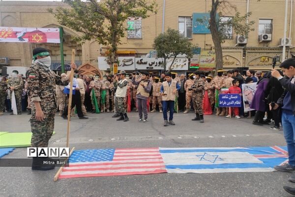 راهپیمایی مردم نیشابور در روز ۱۳ آبان
