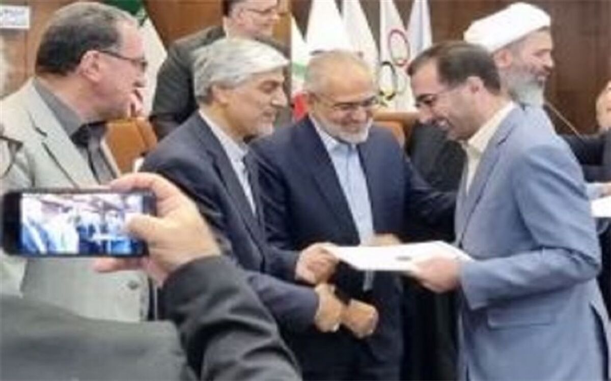 تجلیل معاون رئیس‌جمهوری از مدیرکل امور مجلس وزارت آموزش‌وپرورش
