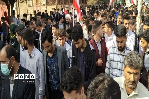 تجدید میثاق مردم جعفریه قم با آرمان‌های انقلاب در راهپیمایی13 آبان