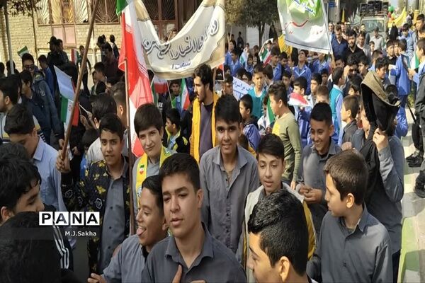 تجدید میثاق مردم جعفریه قم با آرمان‌های انقلاب در راهپیمایی13 آبان