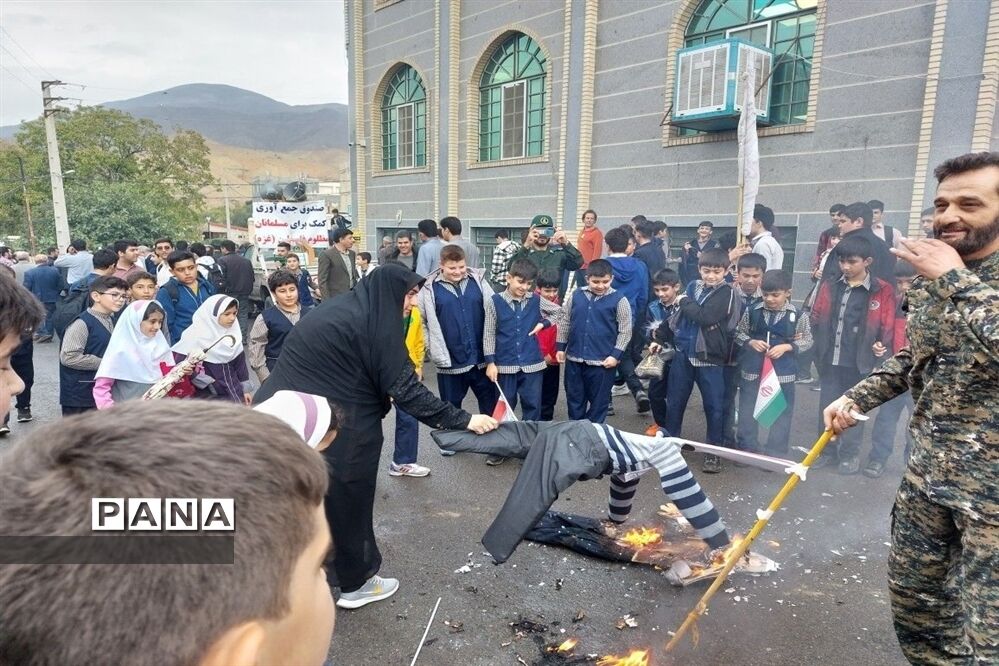 حضور دانش‌آموزان طارمی در راهپیمایی ۱۳آبان