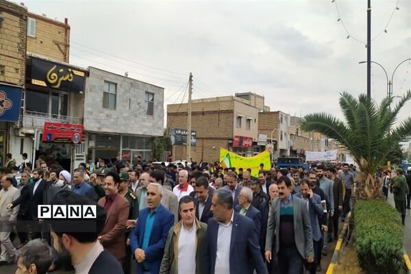 حضور دانش‌آموزان طارمی در راهپیمایی ۱۳آبان