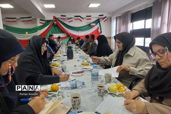 جلسه هم‌اندیشی و هماهنگی مدیران متوسطه دوم در آموزش و پرورش رودهن
