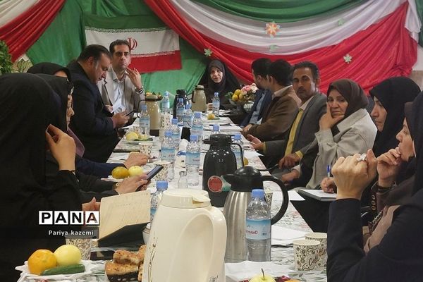 جلسه هم‌اندیشی و هماهنگی مدیران متوسطه دوم در آموزش و پرورش رودهن