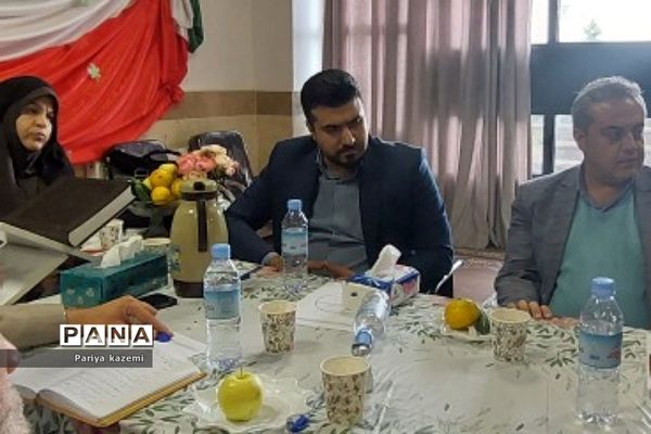جلسه هم‌اندیشی و هماهنگی مدیران متوسطه دوم در آموزش و پرورش رودهن