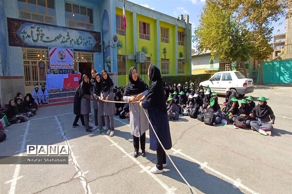 برگزاری المپیاد ورزشی در دبیرستان عصمت صفادشت