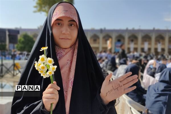 اجتماع چند هزار نفری دانش‌‌آموزان در حرم شاهچراغ (ع)