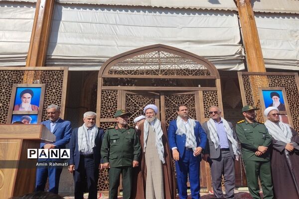 امضای‌ نامه به نوجوانان فلسطینی توسط دانش‌آموزان شیرازی در یادواره شهدای دانش‌آموز
