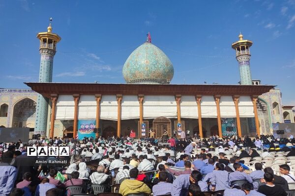 امضای‌ نامه به نوجوانان فلسطینی توسط دانش‌آموزان شیرازی در یادواره شهدای دانش‌آموز