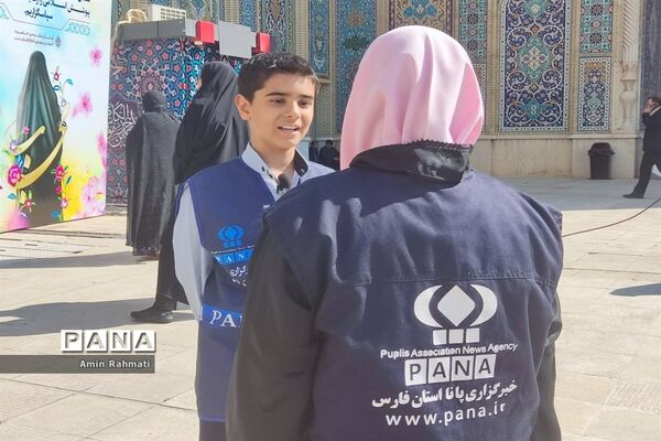 امضای‌ نامه به نوجوانان فلسطینی توسط دانش‌آموزان شیرازی در یادواره شهدای دانش‌آموز