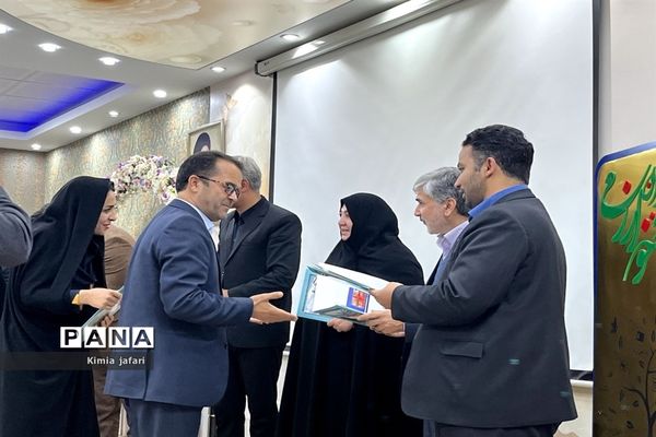 آیین تجلیل از برترین‌های جشنواره خوارزمی در شهرستان کاشمر