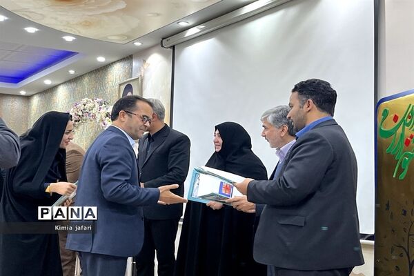 آیین تجلیل از برترین‌های جشنواره خوارزمی در شهرستان کاشمر