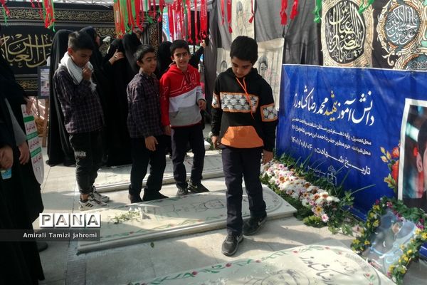 دانش‌آموزان با شهدای دانش‌آموز یک دل شدند