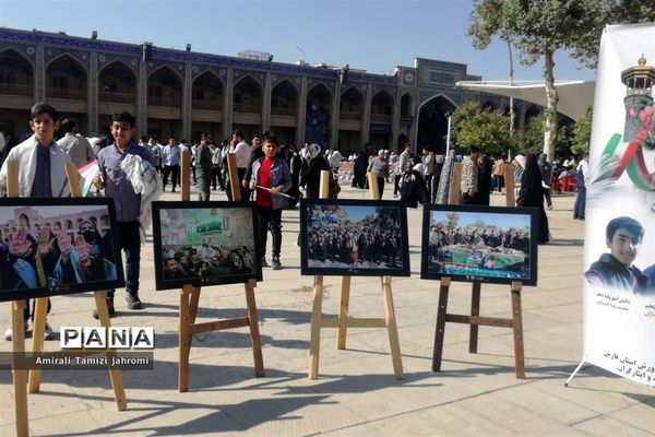 دانش‌آموزان با شهدای دانش‌آموز یک دل شدند