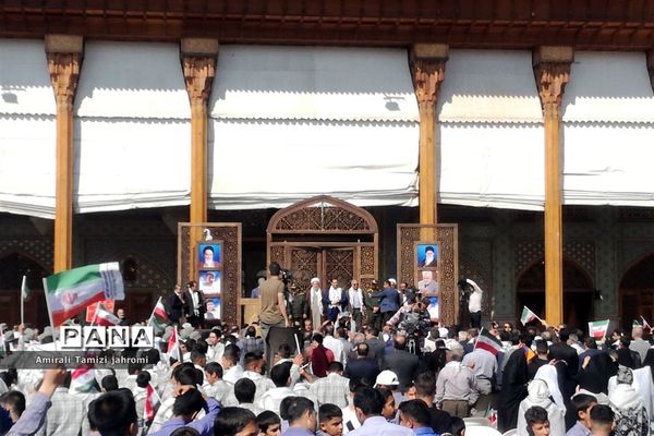 دانش‌آموزان با شهدای دانش‌آموز یک دل شدند