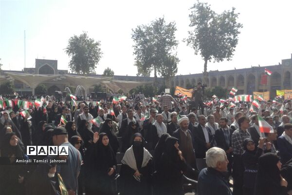 دانش‌آموزان با شهدای دانش‌آموز یک دل شدند