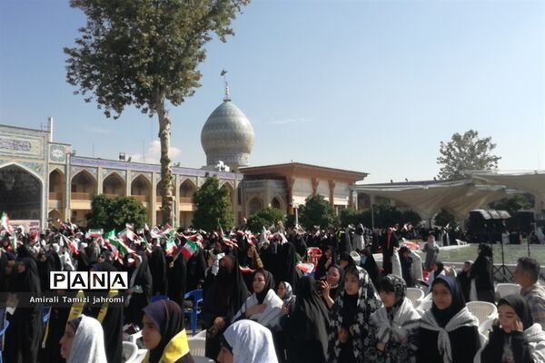 دانش‌آموزان با شهدای دانش‌آموز یک دل شدند