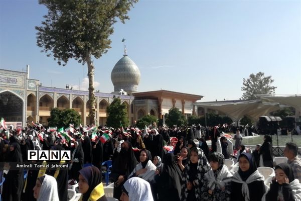 دانش‌آموزان با شهدای دانش‌آموز یک دل شدند