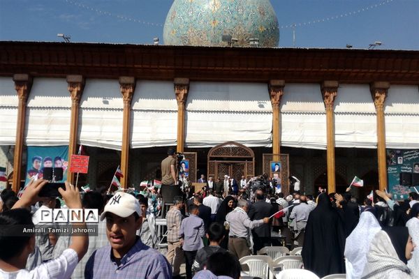 دانش‌آموزان با شهدای دانش‌آموز یک دل شدند