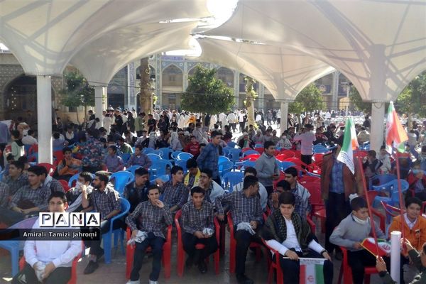 دانش‌آموزان با شهدای دانش‌آموز یک دل شدند