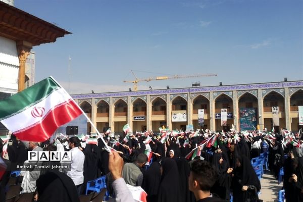 دانش‌آموزان با شهدای دانش‌آموز یک دل شدند