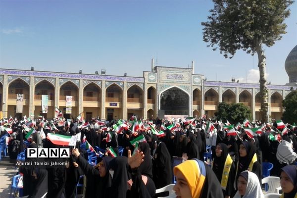 دانش‌آموزان با شهدای دانش‌آموز یک دل شدند