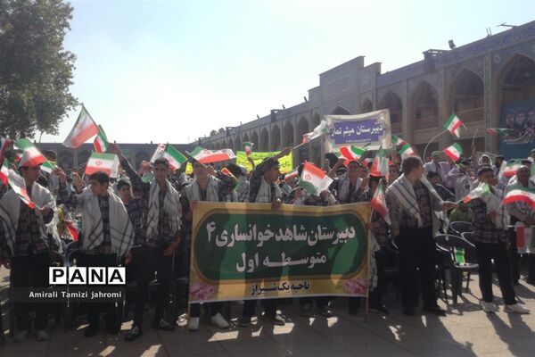 دانش‌آموزان با شهدای دانش‌آموز یک دل شدند