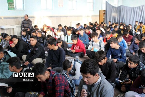 قرائت زیارت عاشورا در مدرسه شهید علی تات شهر جوادآباد