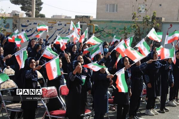 زنگ استکبار ستیزی در آموزشگاه فرزانگان ناحیه یک بهارستان