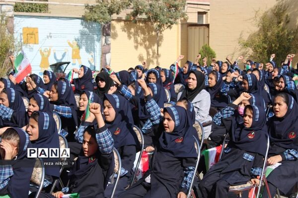 زنگ استکبار ستیزی در آموزشگاه فرزانگان ناحیه یک بهارستان