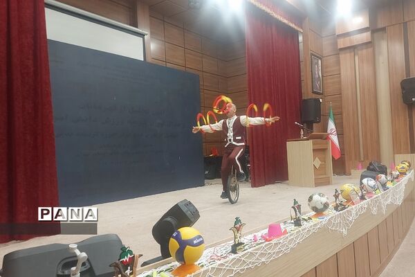 آیین تجلیل از قهرمانان و مدال‌آوران عرصه ورزش دانش‌آموزان پسر شهرستان‌های تهران