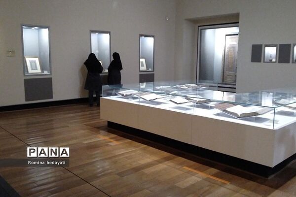 بازدید دانش‌آموزان هنرستان مبتکران رودهن از موزه ملی