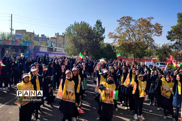 دهه دانش‌آموز فرصتی برای برپایی جشن‌های مختلف در مدارس