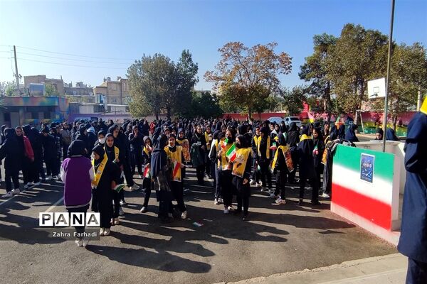 دهه دانش‌آموز فرصتی برای برپایی جشن‌های مختلف در مدارس