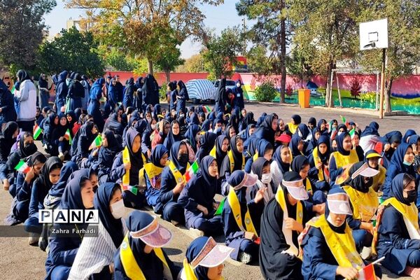 دهه دانش‌آموز فرصتی برای برپایی جشن‌های مختلف در مدارس