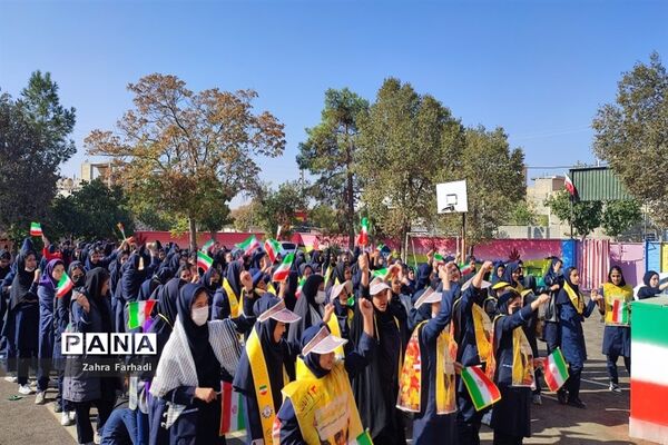 دهه دانش‌آموز فرصتی برای برپایی جشن‌های مختلف در مدارس