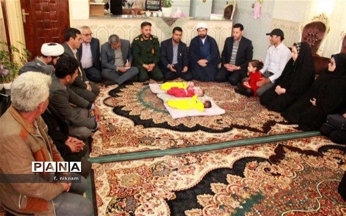 دیدار مسئولین خراسان شمالی با خانواده سه قلوها در شهرستان فاروج