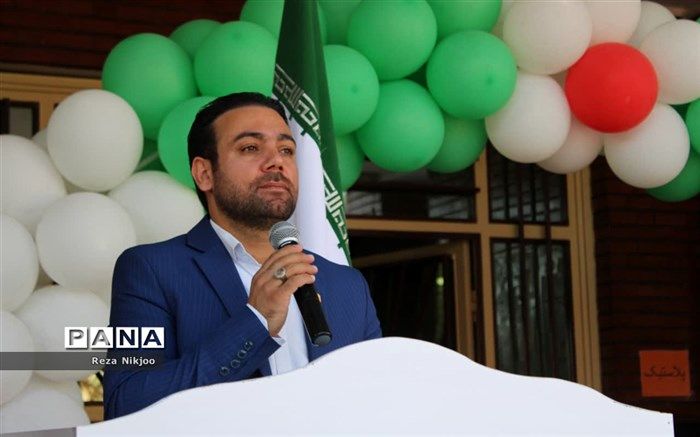 تحصیل در مدرسه و مطالعه دروس بخش عمده زندگی یک دانش‌آموز است