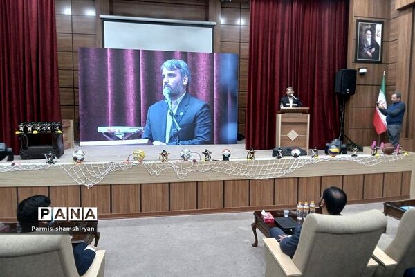 مراسم تجلیل از دختران قهرمان و مدال‌آوران ورزشی شهرستان‌های استان تهران