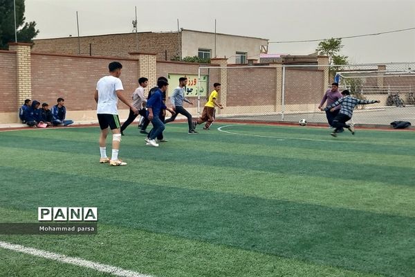 برگزاری مسابقه دانش‌آموزی در دبیرستان شهید طباطبایی جوادآباد