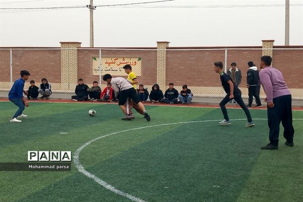 برگزاری مسابقه دانش‌آموزی در دبیرستان شهید طباطبایی جوادآباد