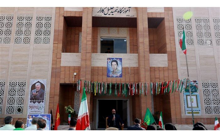 سوگ دانش‌آموزان آموزشگاه شهید خلیل کارگر میبد در غم از دست دادن مادر خویش/ فیلم