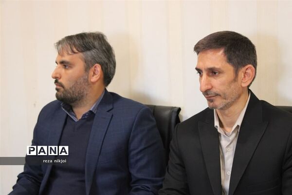آیین اهدا ابلاغ کمیته همکاری‌های آموزش و پرورش و حوزه علمیه ناحیه یک بهارستان