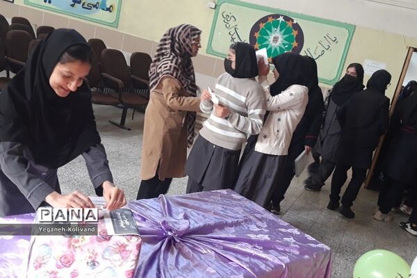 برگزاری انتخابات شهردار مدرسه با هدف افزایش مشارکت پذیری و کسب تجربه دانش‌آموزان در مدرسه حدیث کساء ناحیه یک شهرری